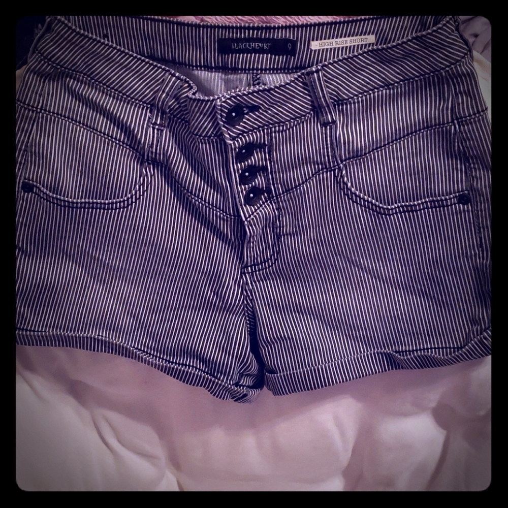 Highrise shorts black heart hot topic brand size 9
